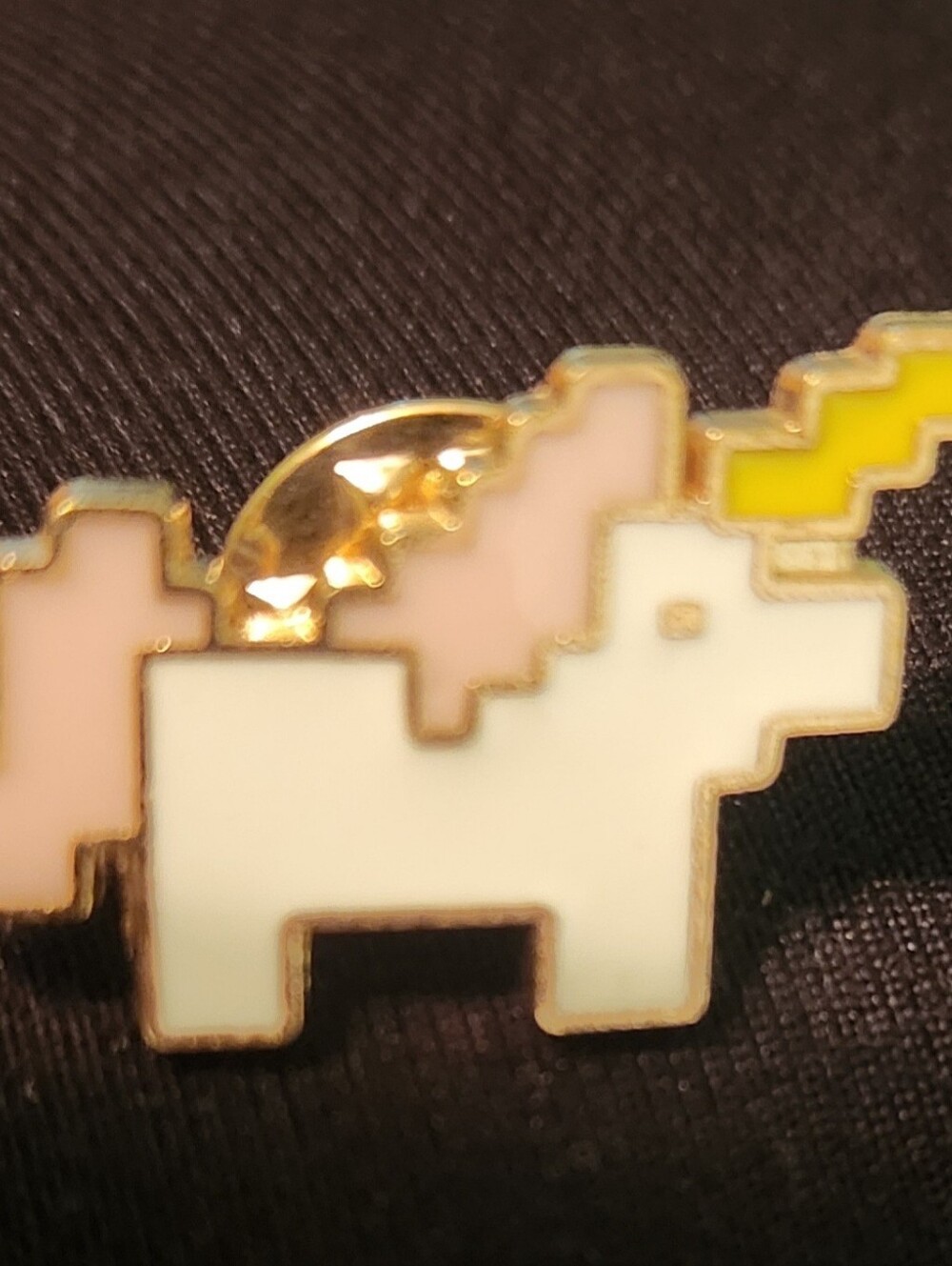 🎉 Unicorn Enamel Pin